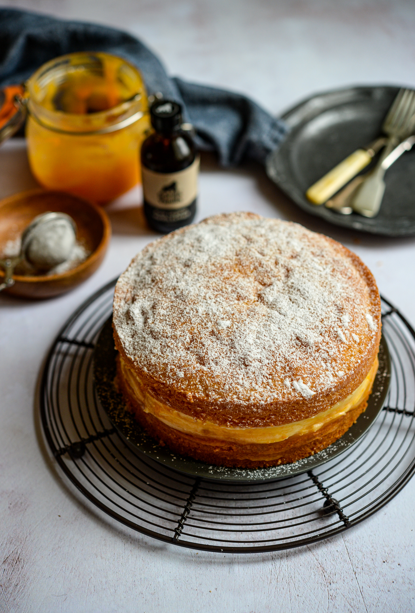 Lemon victoria sponge | Patisserie Makes Perfect